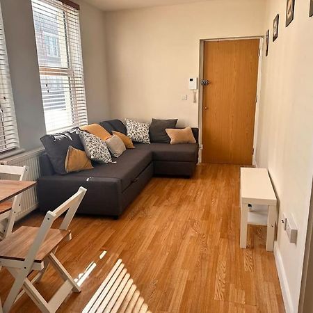 2 Bedroom Apartment In Se13 ลอนดอน ภายนอก รูปภาพ