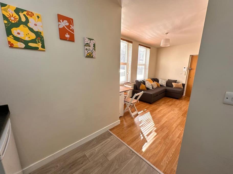 2 Bedroom Apartment In Se13 ลอนดอน ภายนอก รูปภาพ