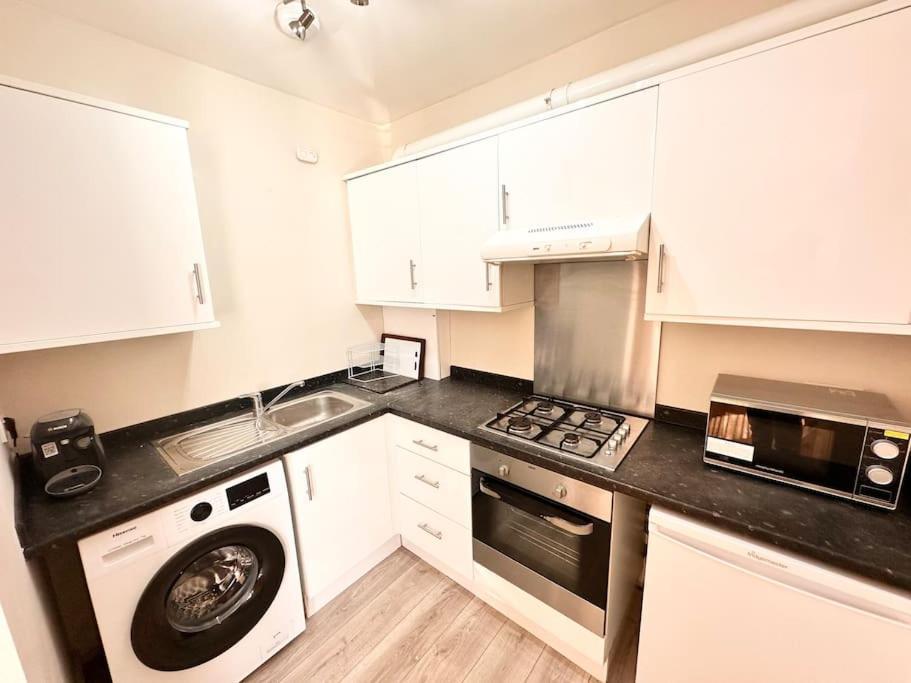 2 Bedroom Apartment In Se13 ลอนดอน ภายนอก รูปภาพ
