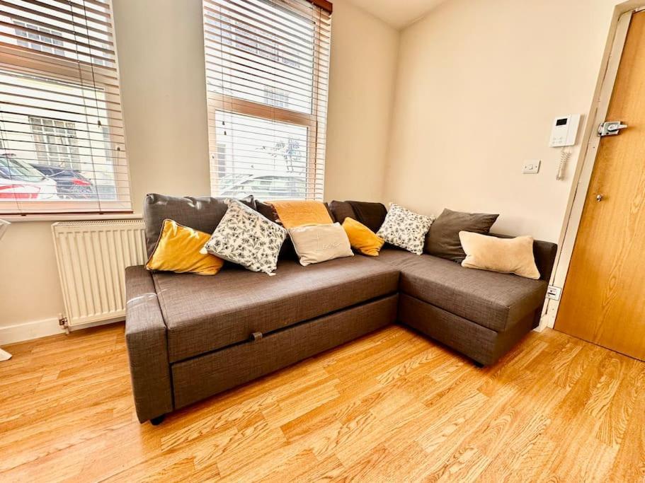 2 Bedroom Apartment In Se13 ลอนดอน ภายนอก รูปภาพ