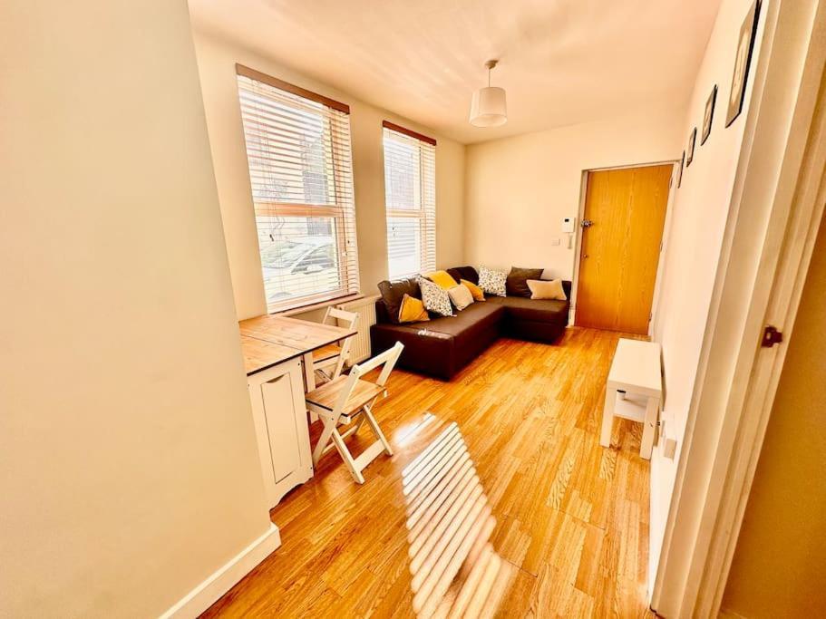 2 Bedroom Apartment In Se13 ลอนดอน ภายนอก รูปภาพ