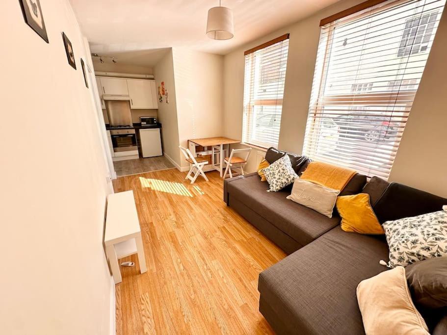 2 Bedroom Apartment In Se13 ลอนดอน ภายนอก รูปภาพ