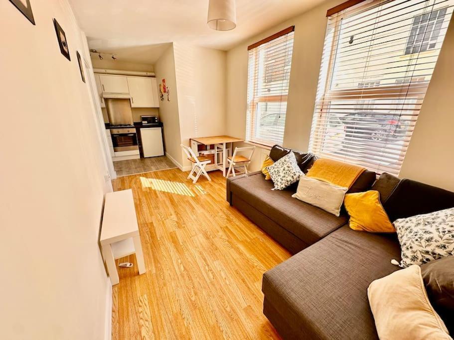 2 Bedroom Apartment In Se13 ลอนดอน ภายนอก รูปภาพ